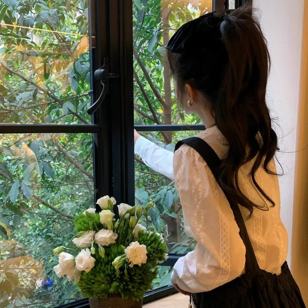 绿衣女子